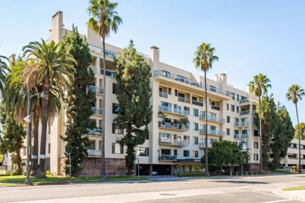 4460 WILSHIRE BLVD 207