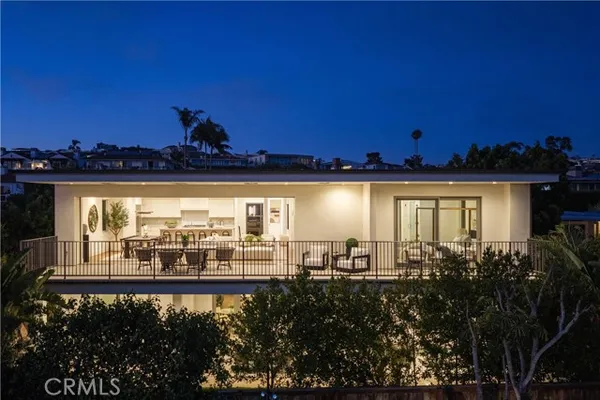 448 SERRA DR