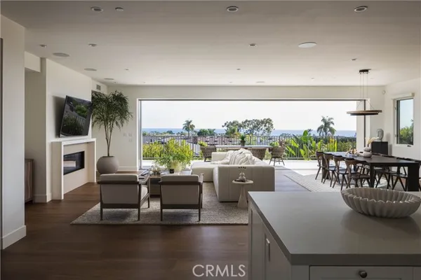448 SERRA DR