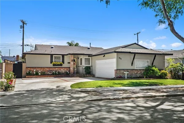 852 KALLIN AVE