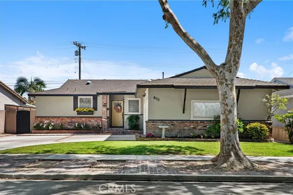 852 KALLIN AVE
