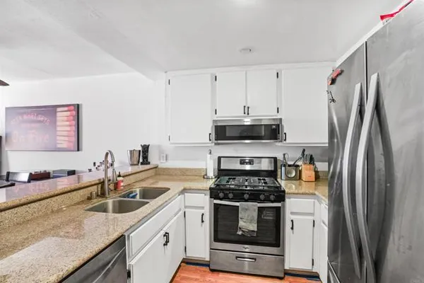 1465 E LEXINGTON AVE