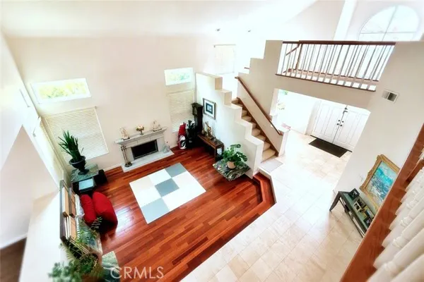 8312 E HILLSDALE DR