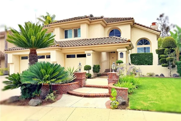 8312 E HILLSDALE DR