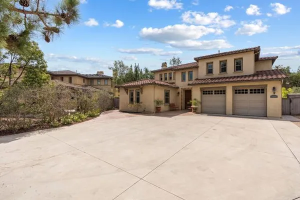 813 GENOA WAY