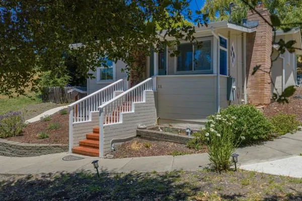 11 RECREATION DR