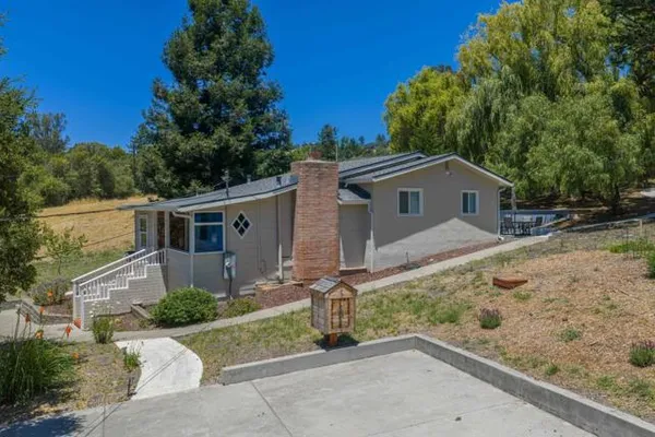 11 RECREATION DR