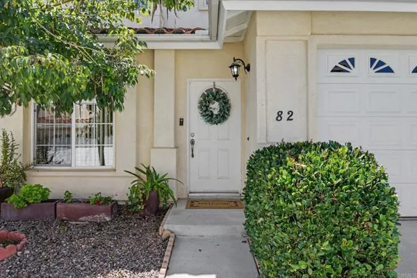 82 COUNTRY CLUB CIR