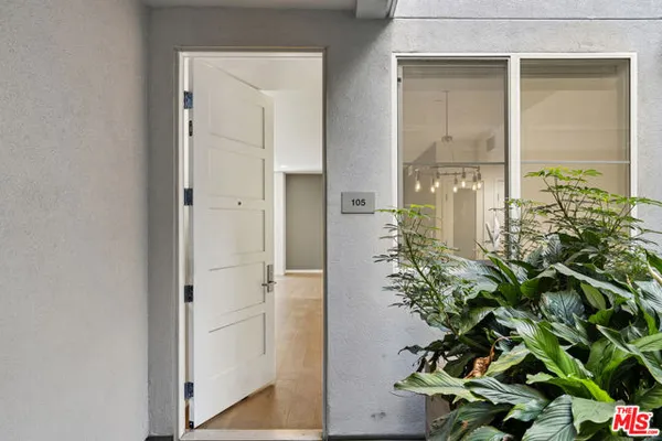 4240 LAUREL CANYON BLVD 105