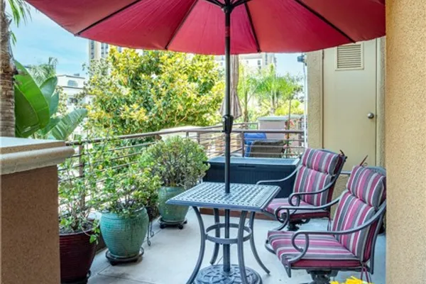 201 E ANGELENO AVE 105
