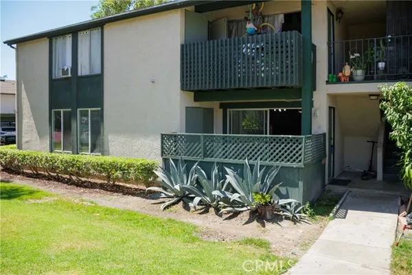 23266 ORANGE AVE 1