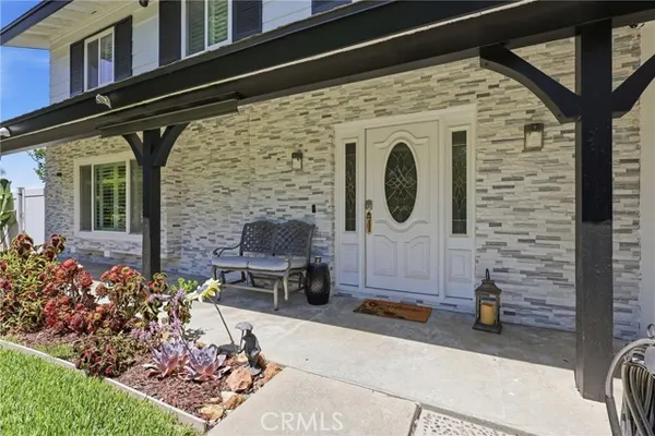573 N JALAPA DR