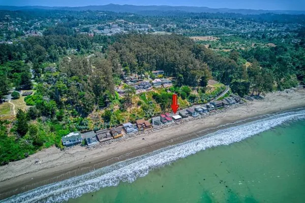 16 POTBELLY BEACH RD