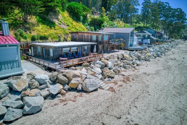 16 POTBELLY BEACH RD