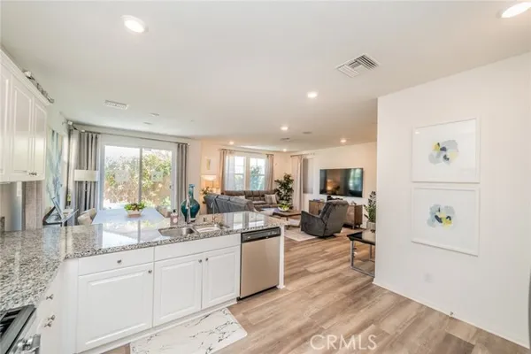 1617 HONEYSUCKLE PL