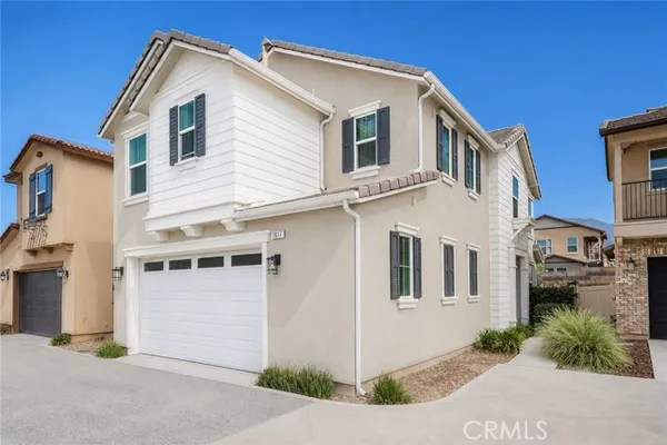 1617 HONEYSUCKLE PL