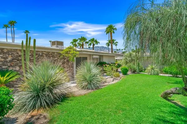 1207 TAMARISK W ST
