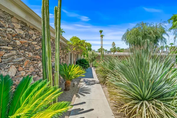 1207 TAMARISK W ST