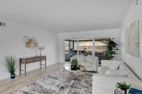 959 LA TIERRA DR
