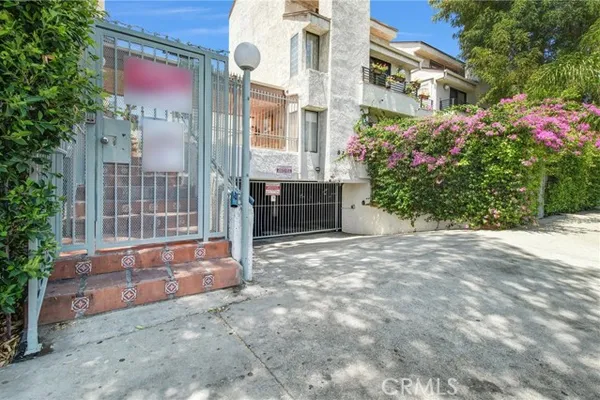 8221 LANGDON AVE 207