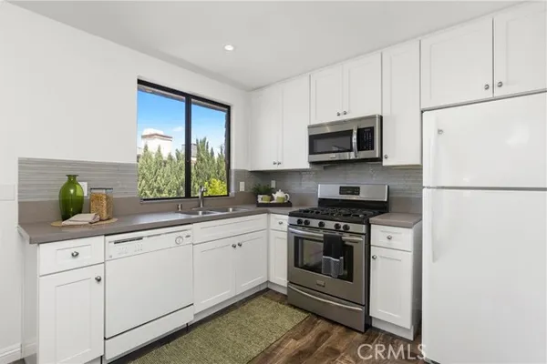 950 W LAMBERT RD 20