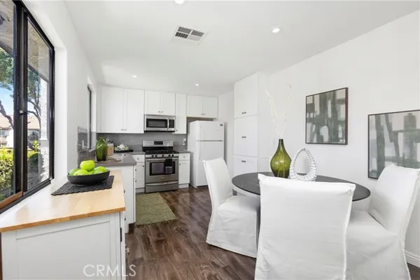 950 W LAMBERT RD 20