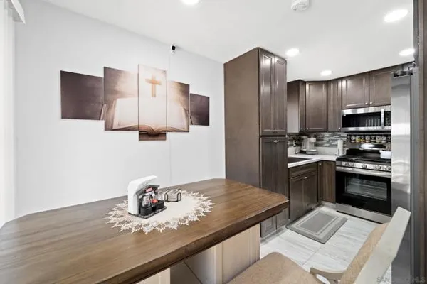 196 W PARK AVE 1