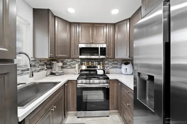 196 W PARK AVE 1