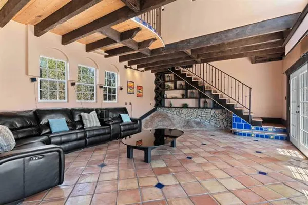 2369 VERN DR