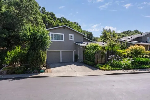 2596 HIDDEN VALLEY LN