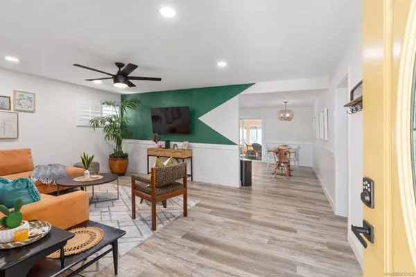 3245 CAROLYN CIR