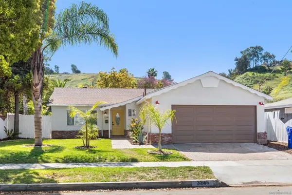 3245 CAROLYN CIR