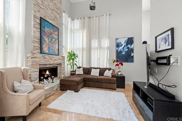 1254 LA CRESCENTIA DR