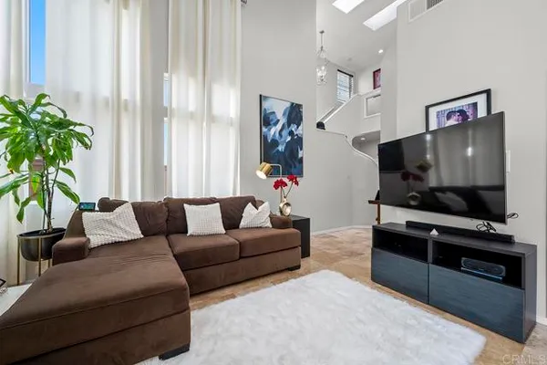 1254 LA CRESCENTIA DR
