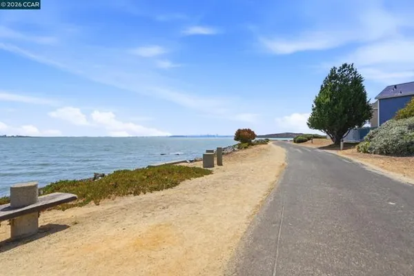 11 SEABREEZE DR