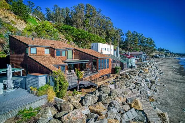 10 POTBELLY BEACH RD