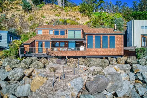 10 POTBELLY BEACH RD