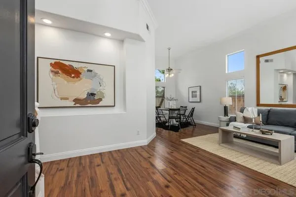 1039 HONEYSUCKLE DR