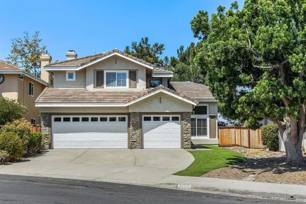 1039 HONEYSUCKLE DR