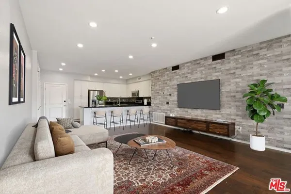 13126 UNION AVE 203