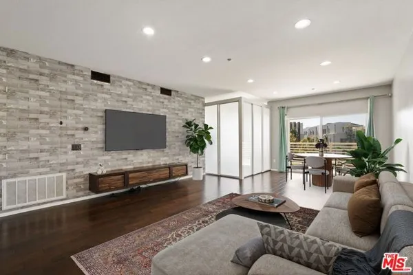 13126 UNION AVE 203