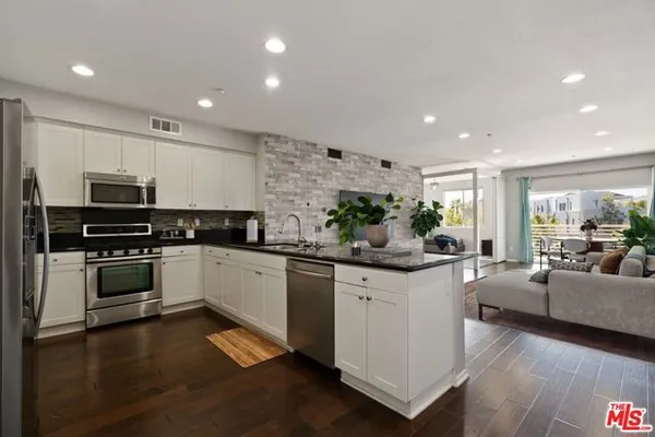 13126 UNION AVE 203