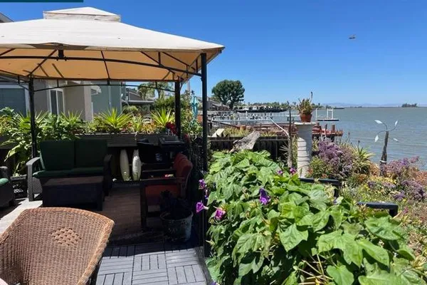 46 EDGEWATER PL