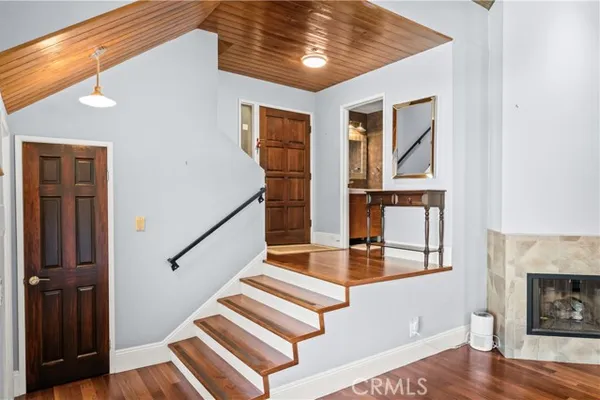 1022 S MARENGO AVE 5