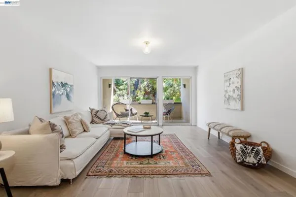 955 SHOREPOINT CT 100