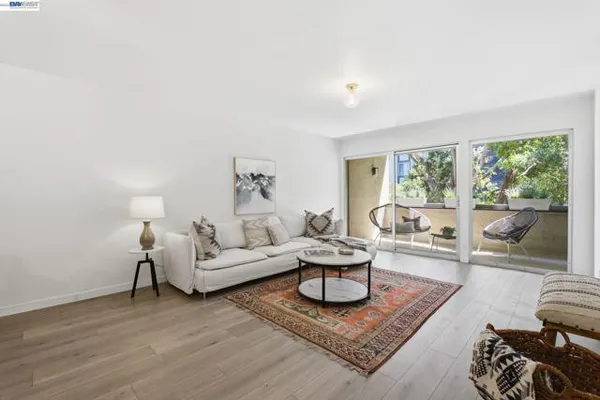 955 SHOREPOINT CT 100