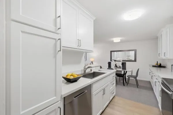 226 W EDITH AVE 33