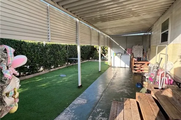 402 E FOOTHILL BLVD 67
