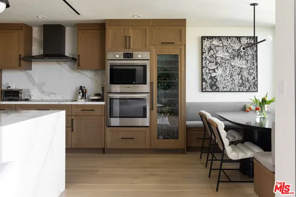 818 N DOHENY DR 1001
