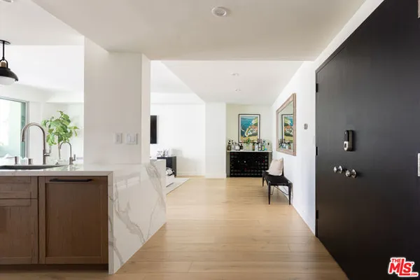 818 N DOHENY DR 1001